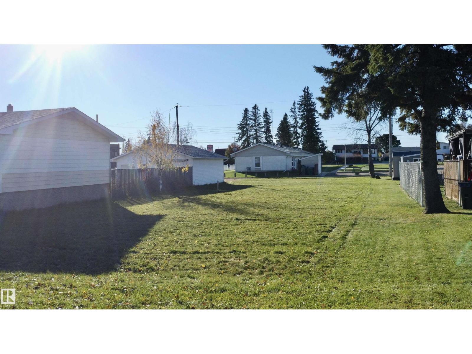 5009 53 Av Property Photo 1