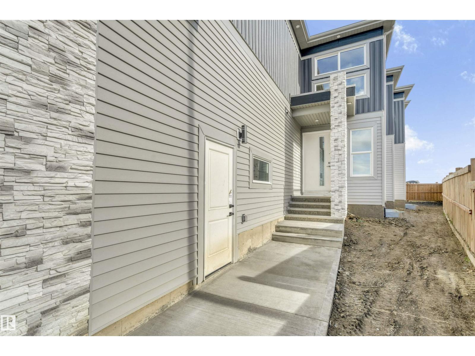231 28 St Sw Property Photo 3