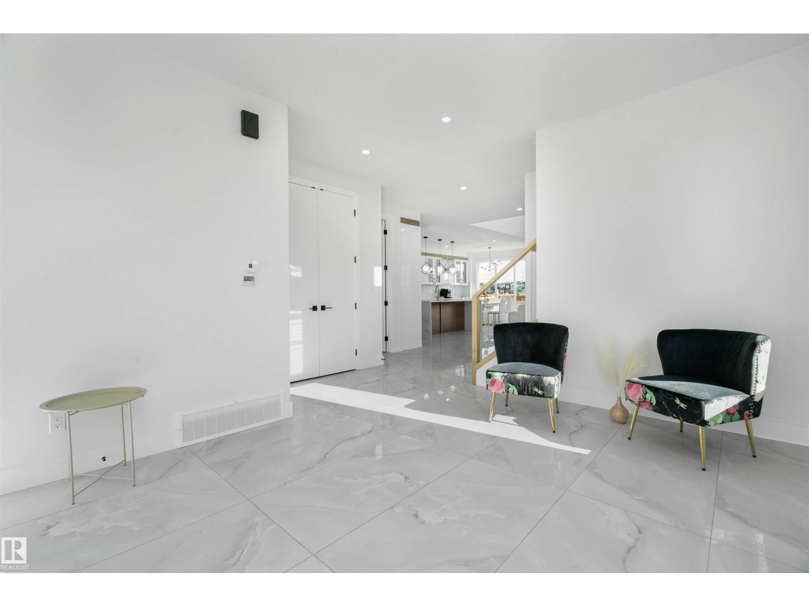 231 28 St Sw Property Photo 5