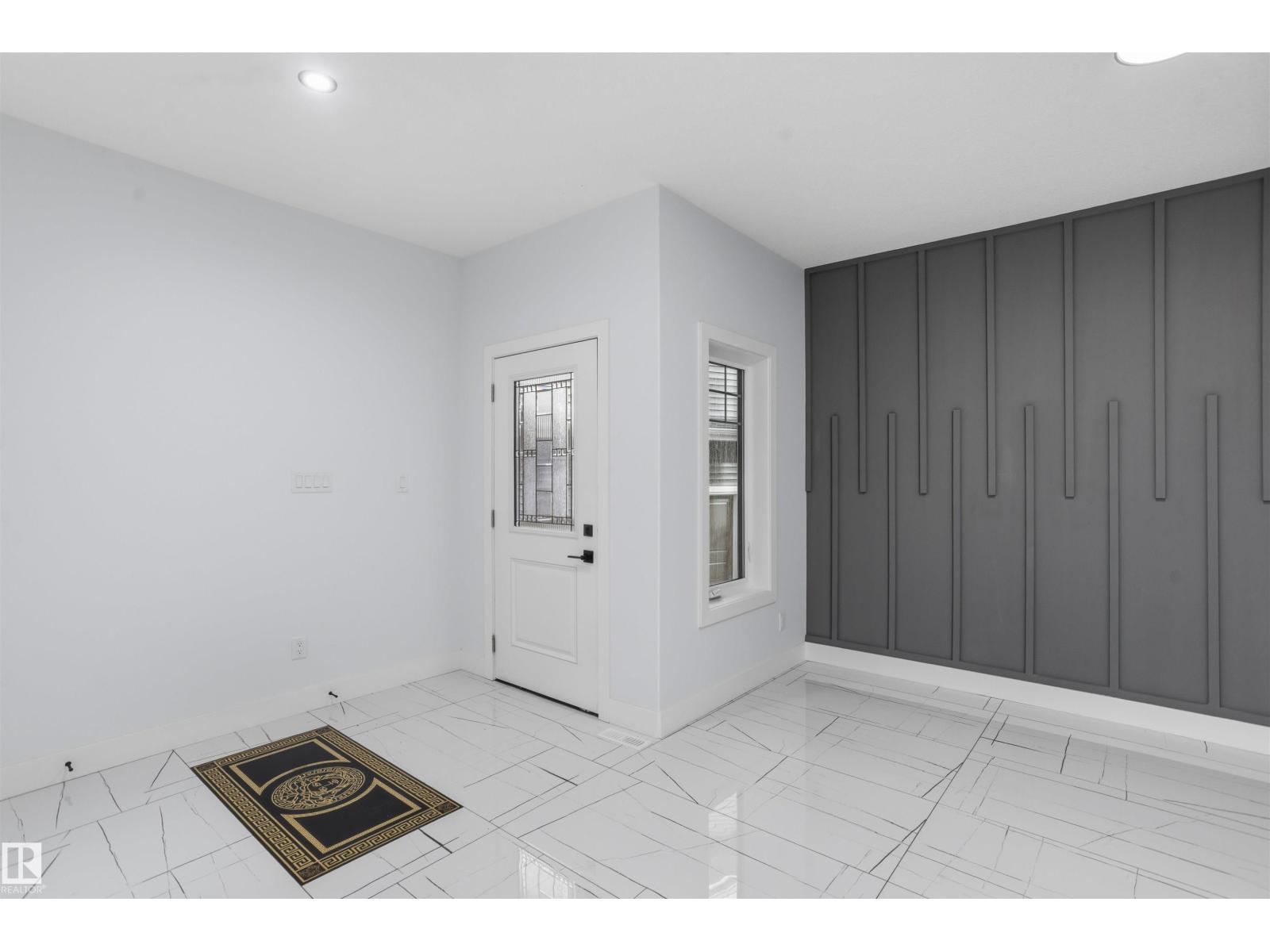 2159 1 Av Sw Property Photo 3