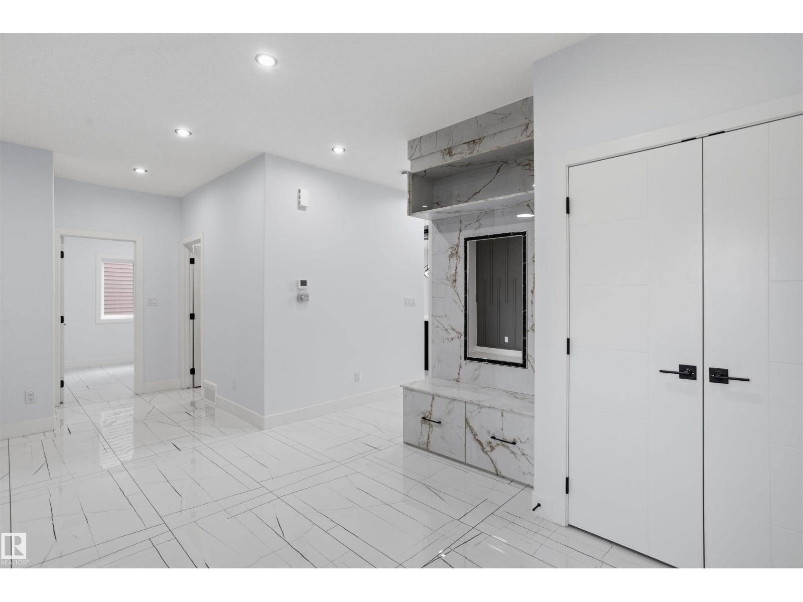 2159 1 Av Sw Property Photo 4