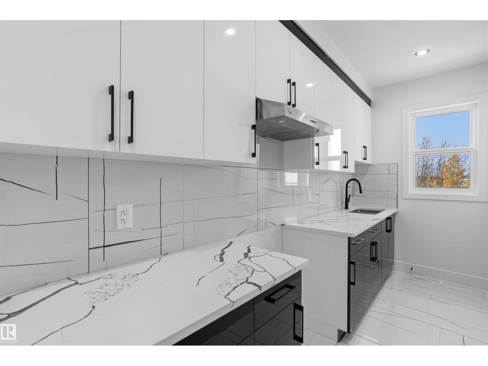 2159 1 Av Sw Property Photo 18