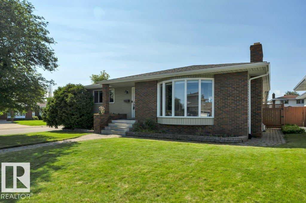 6960 21 Av Nw Property Photo 2