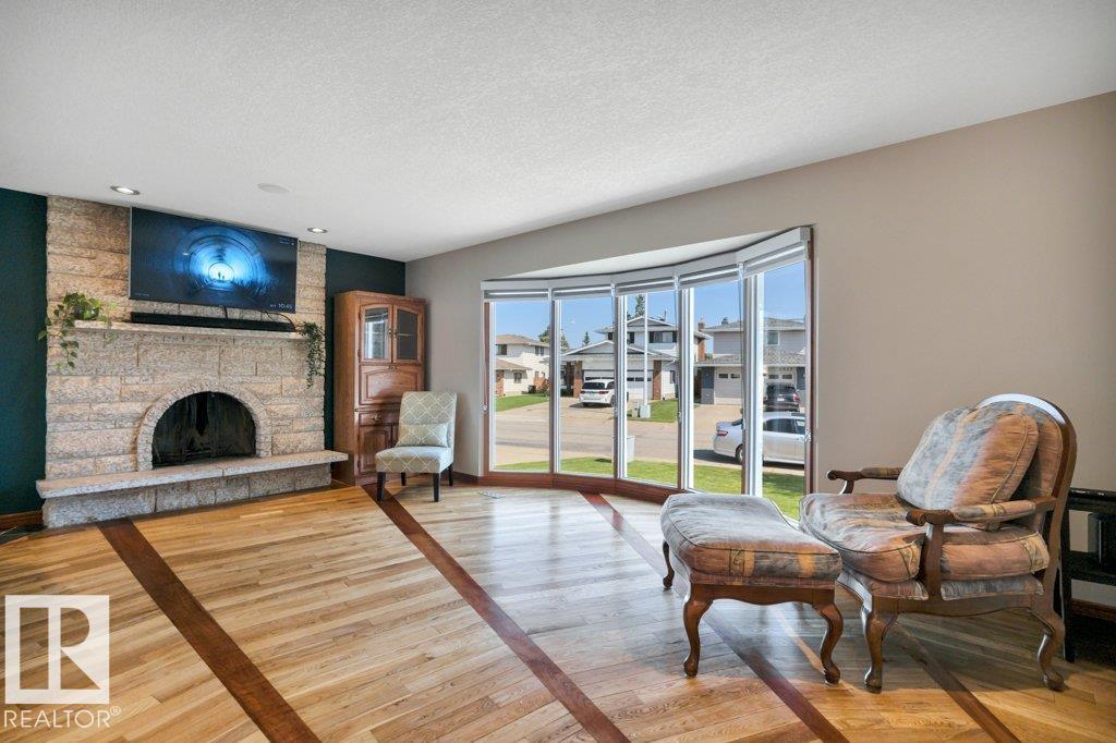 6960 21 Av Nw Property Photo 9