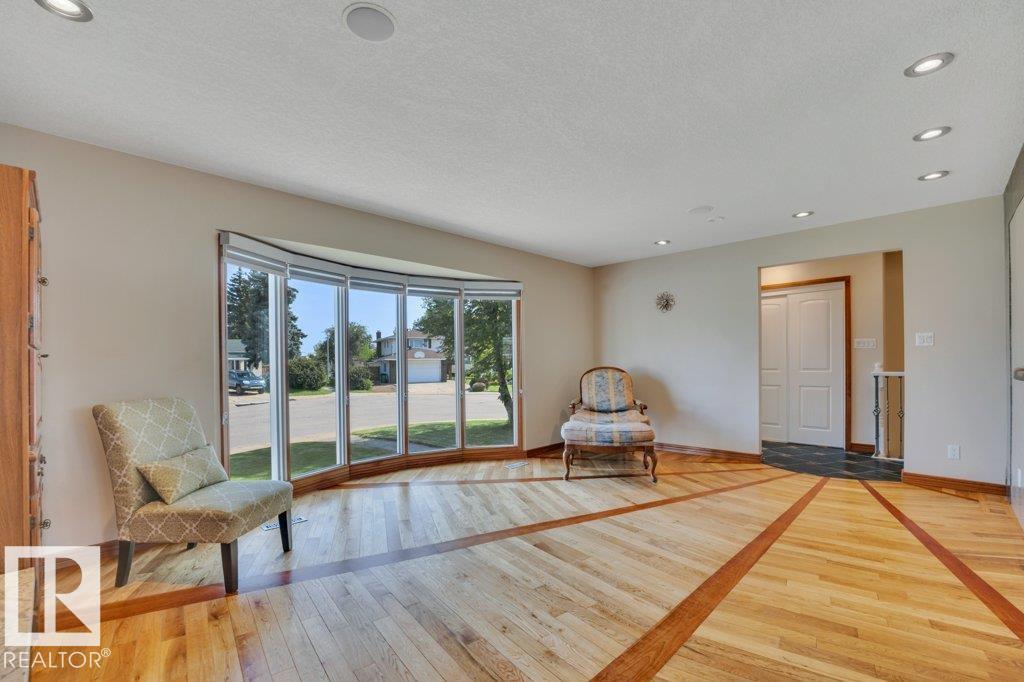 6960 21 Av Nw Property Photo 10