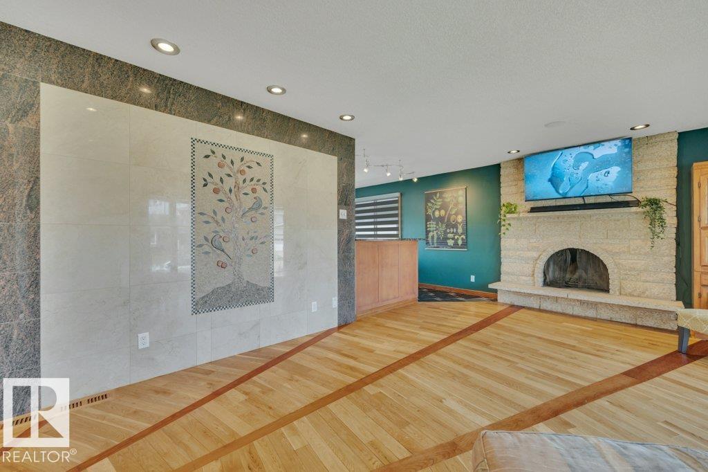 6960 21 Av Nw Property Photo 11