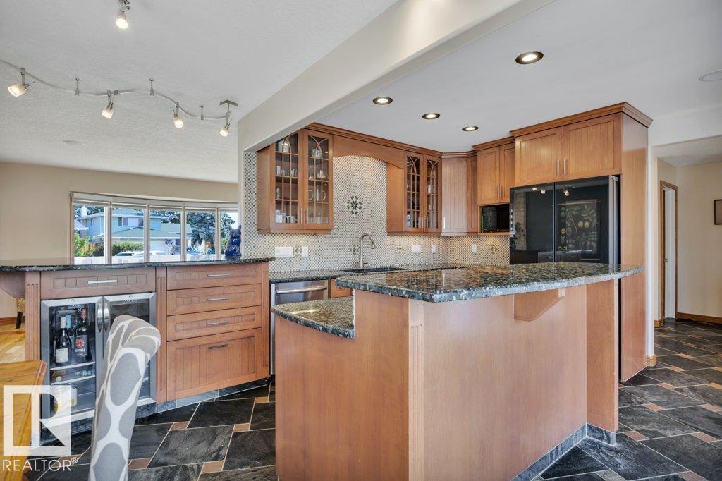 6960 21 Av Nw Property Photo 15