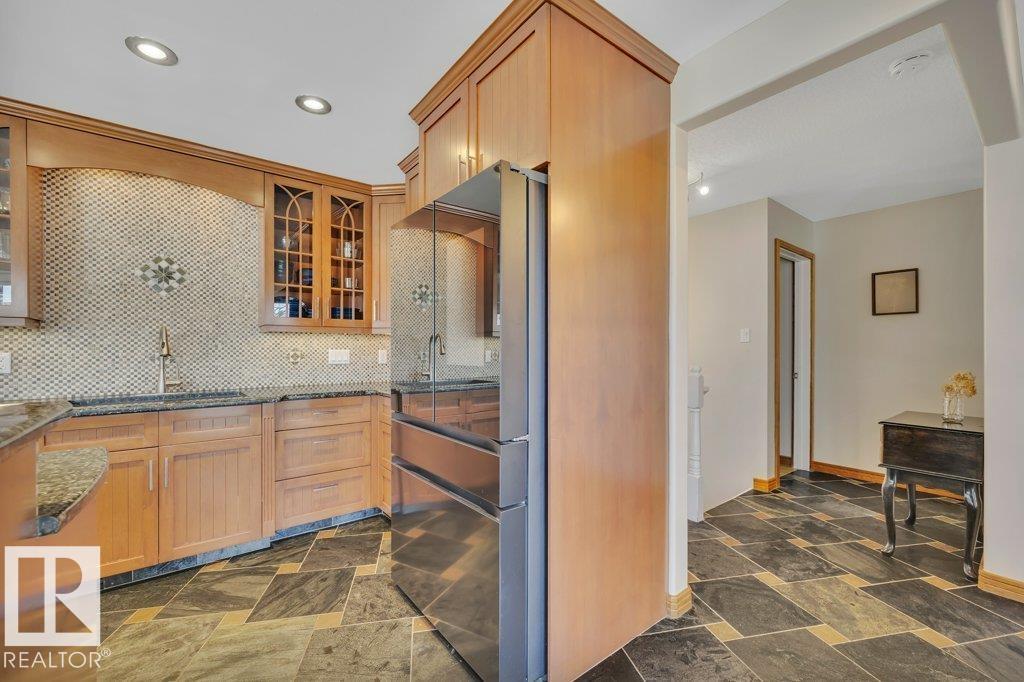 6960 21 Av Nw Property Photo 21