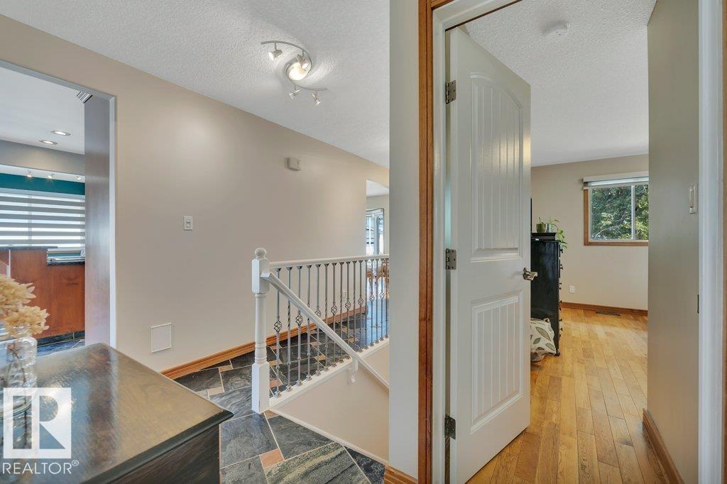 6960 21 Av Nw Property Photo 22
