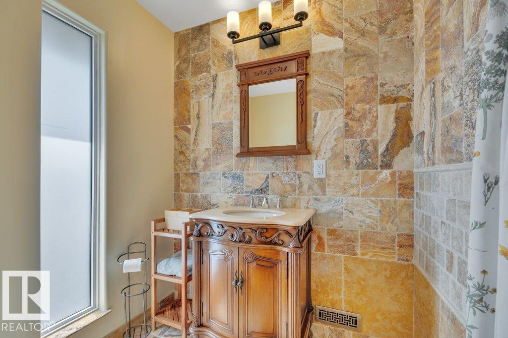 6960 21 Av Nw Property Photo 27