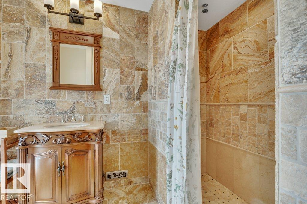 6960 21 Av Nw Property Photo 28
