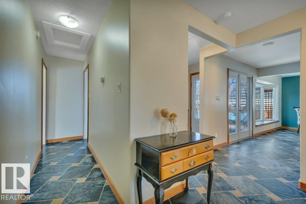 6960 21 Av Nw Property Photo 29