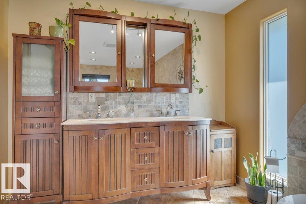 6960 21 Av Nw Property Photo 32
