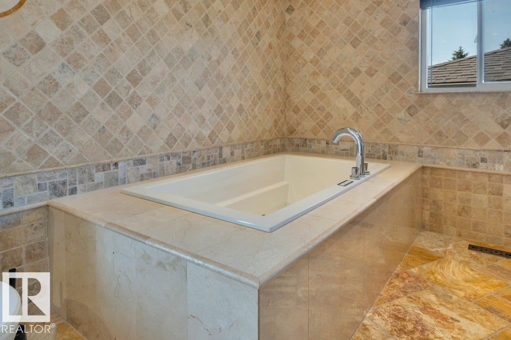6960 21 Av Nw Property Photo 33
