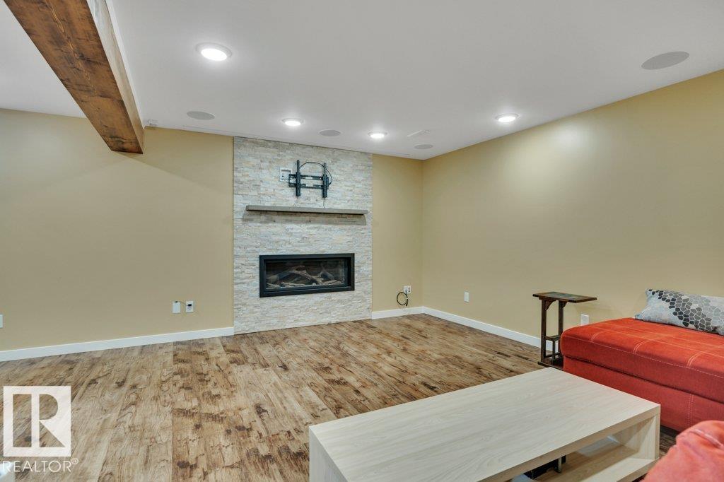 6960 21 Av Nw Property Photo 39