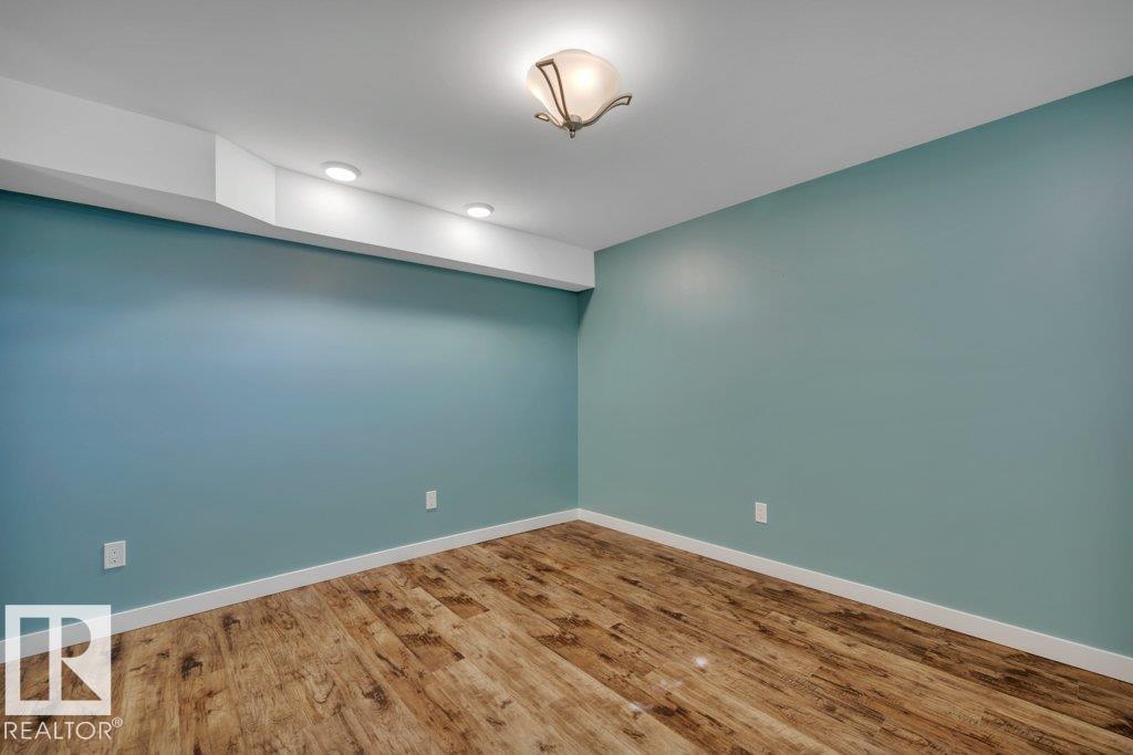 6960 21 Av Nw Property Photo 47