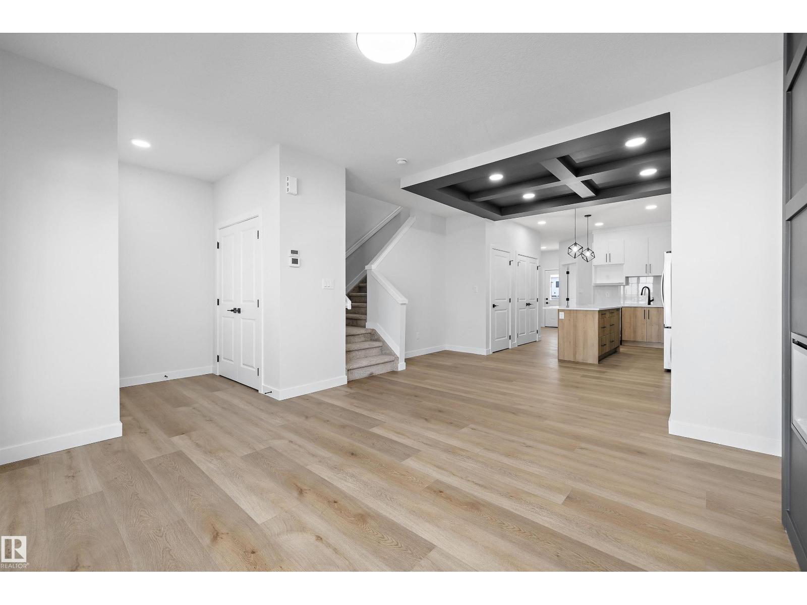 61 Clichy Cl Property Photo 4
