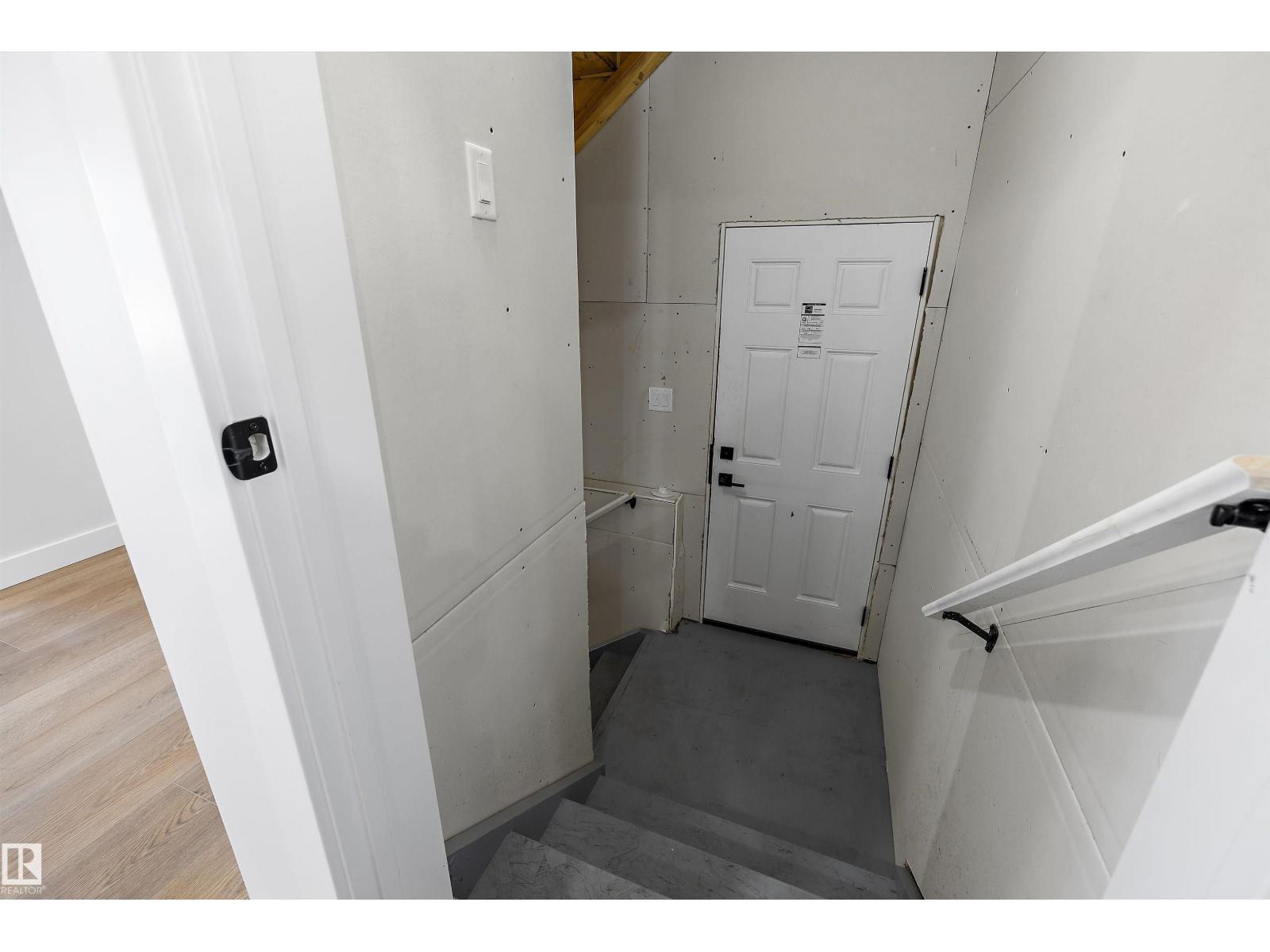 61 Clichy Cl Property Photo 34