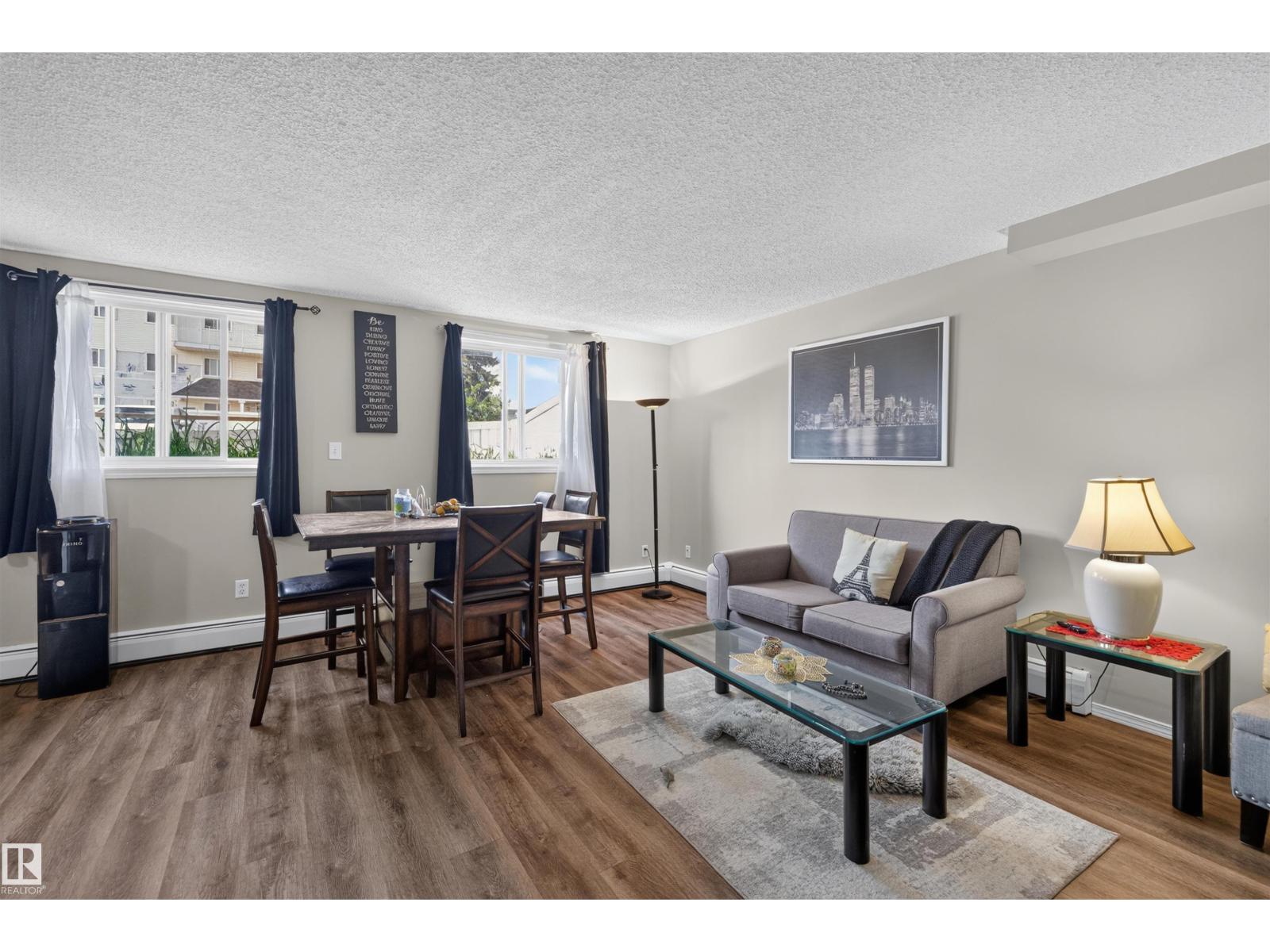 #102 14520 52 St Nw Property Photo 3