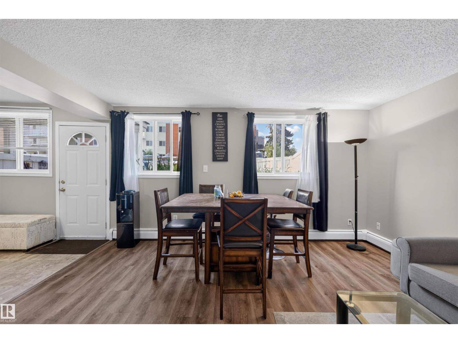 #102 14520 52 St Nw Property Photo 4