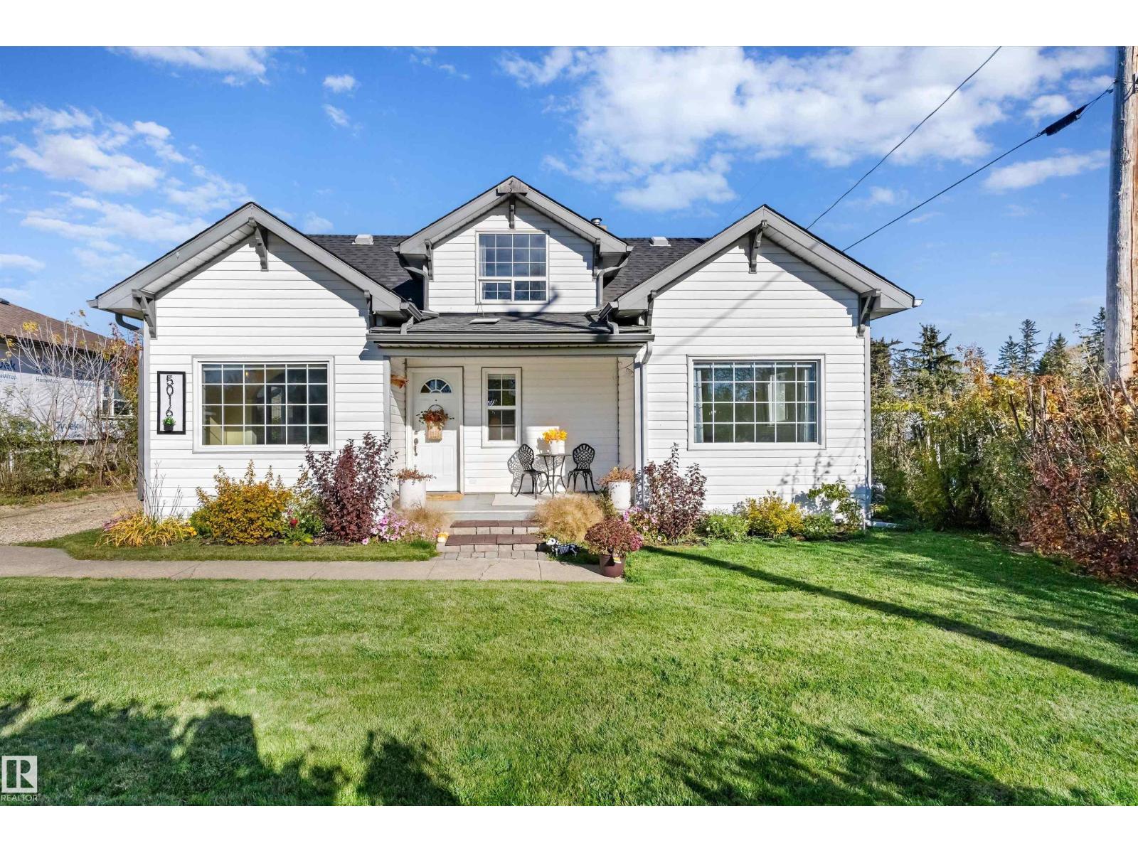 5016 52 Av Property Photo 1