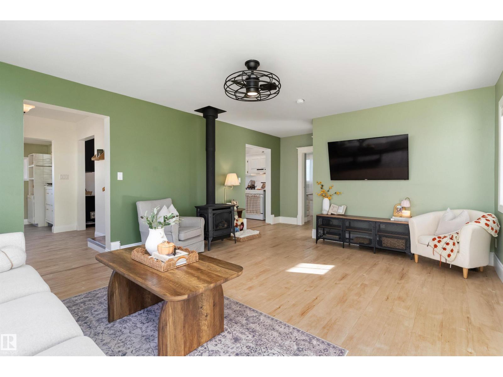 5016 52 Av Property Photo 6