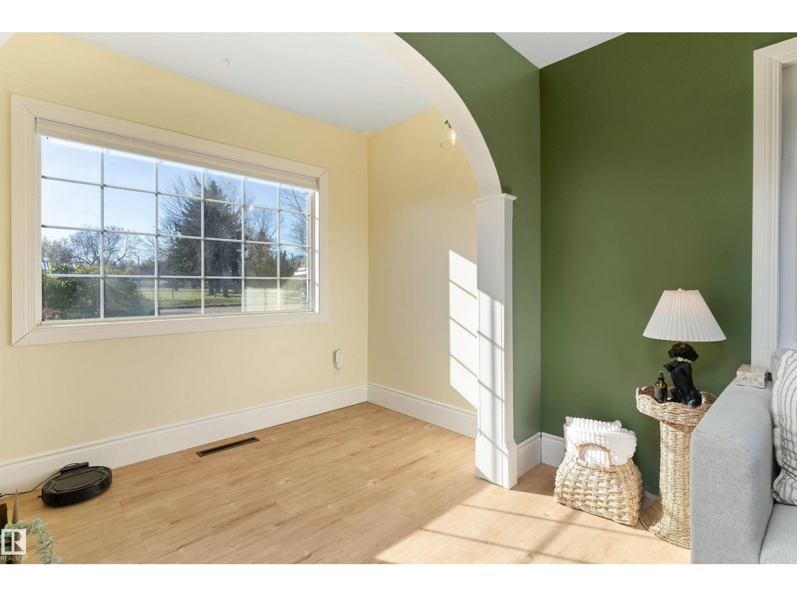 5016 52 Av Property Photo 7