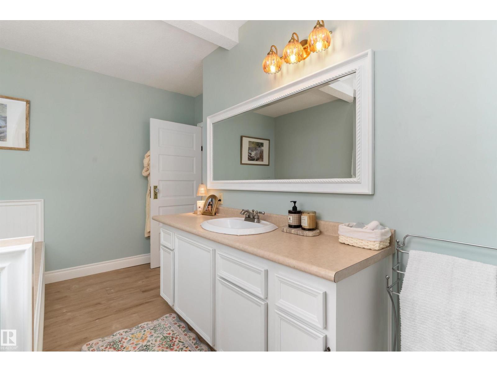 5016 52 Av Property Photo 10