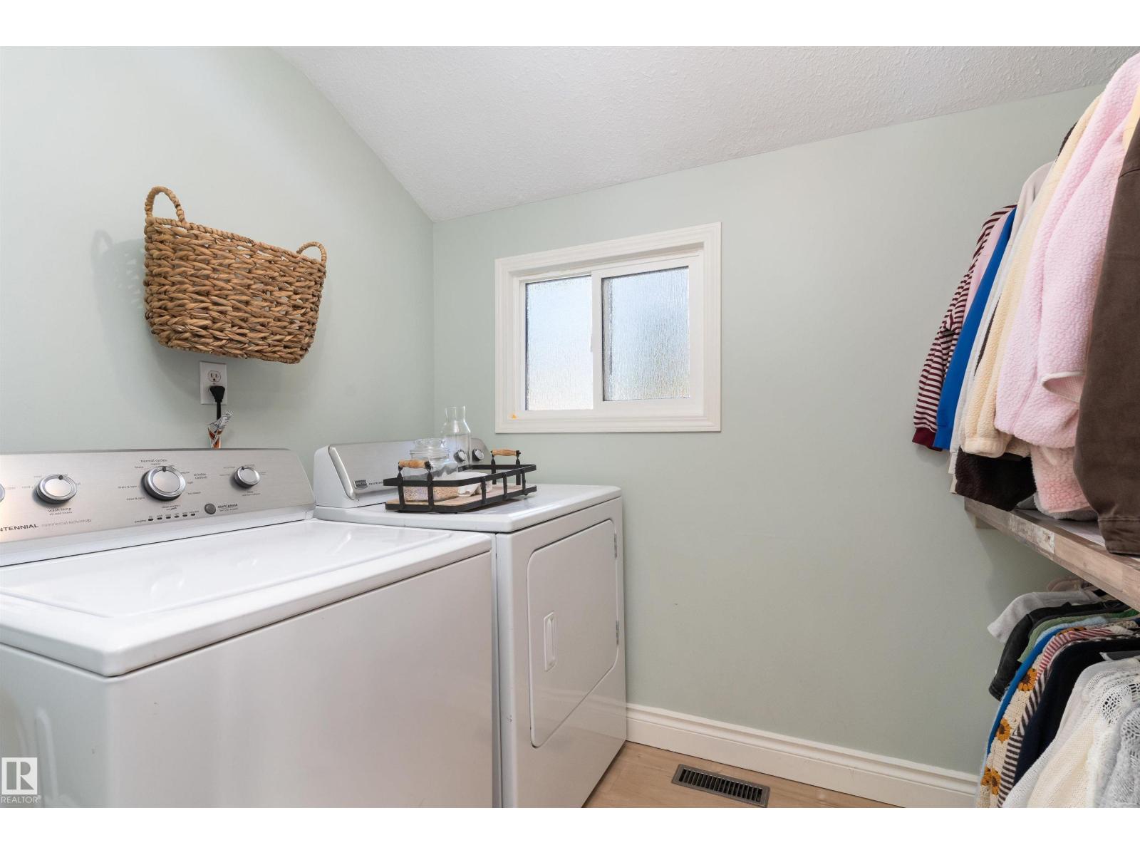 5016 52 Av Property Photo 13
