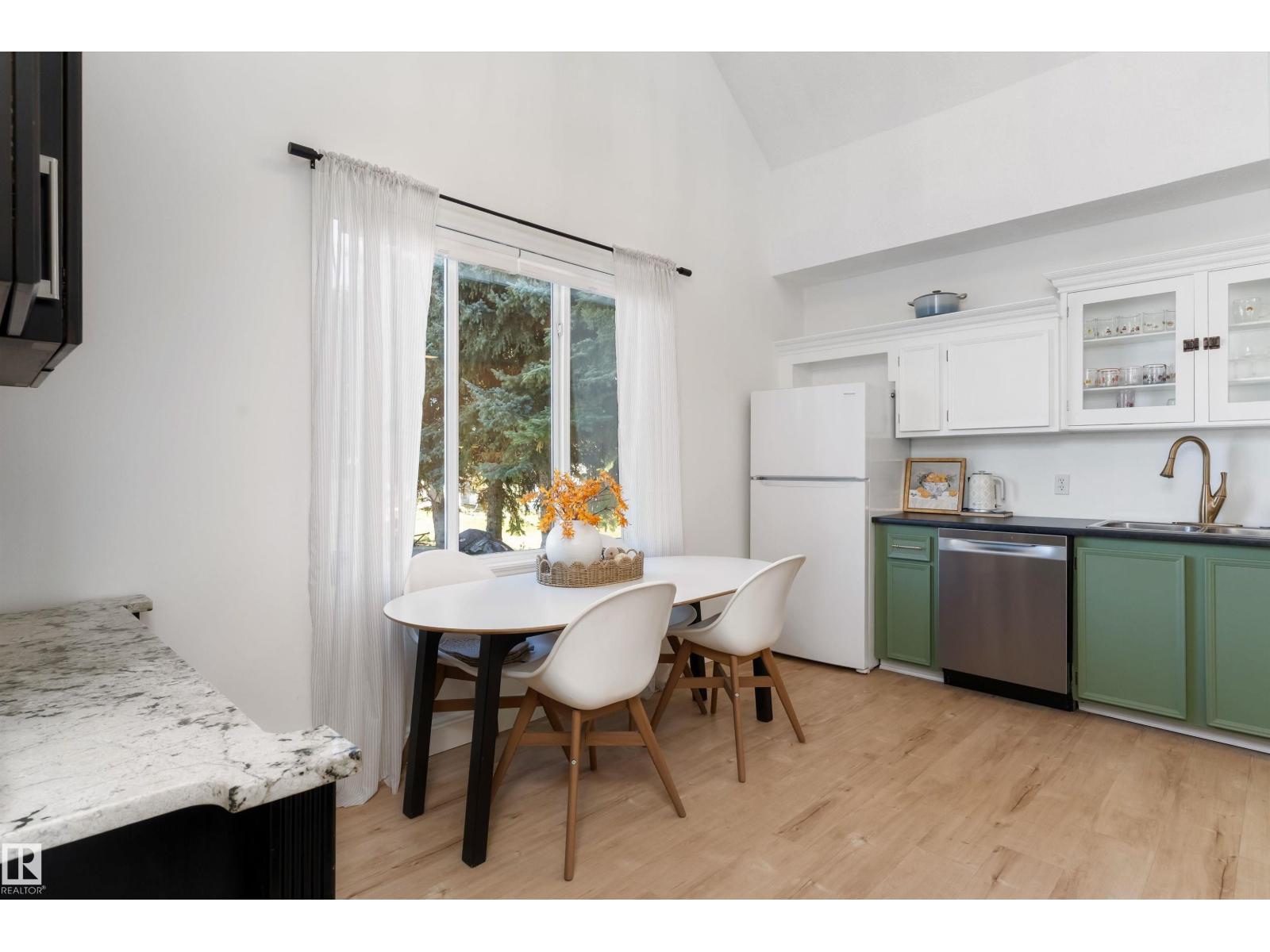 5016 52 Av Property Photo 15