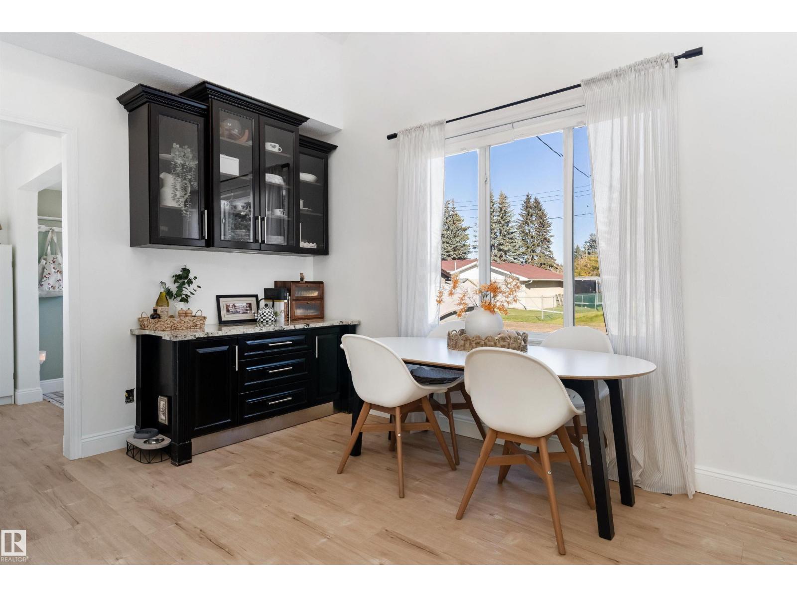 5016 52 Av Property Photo 16
