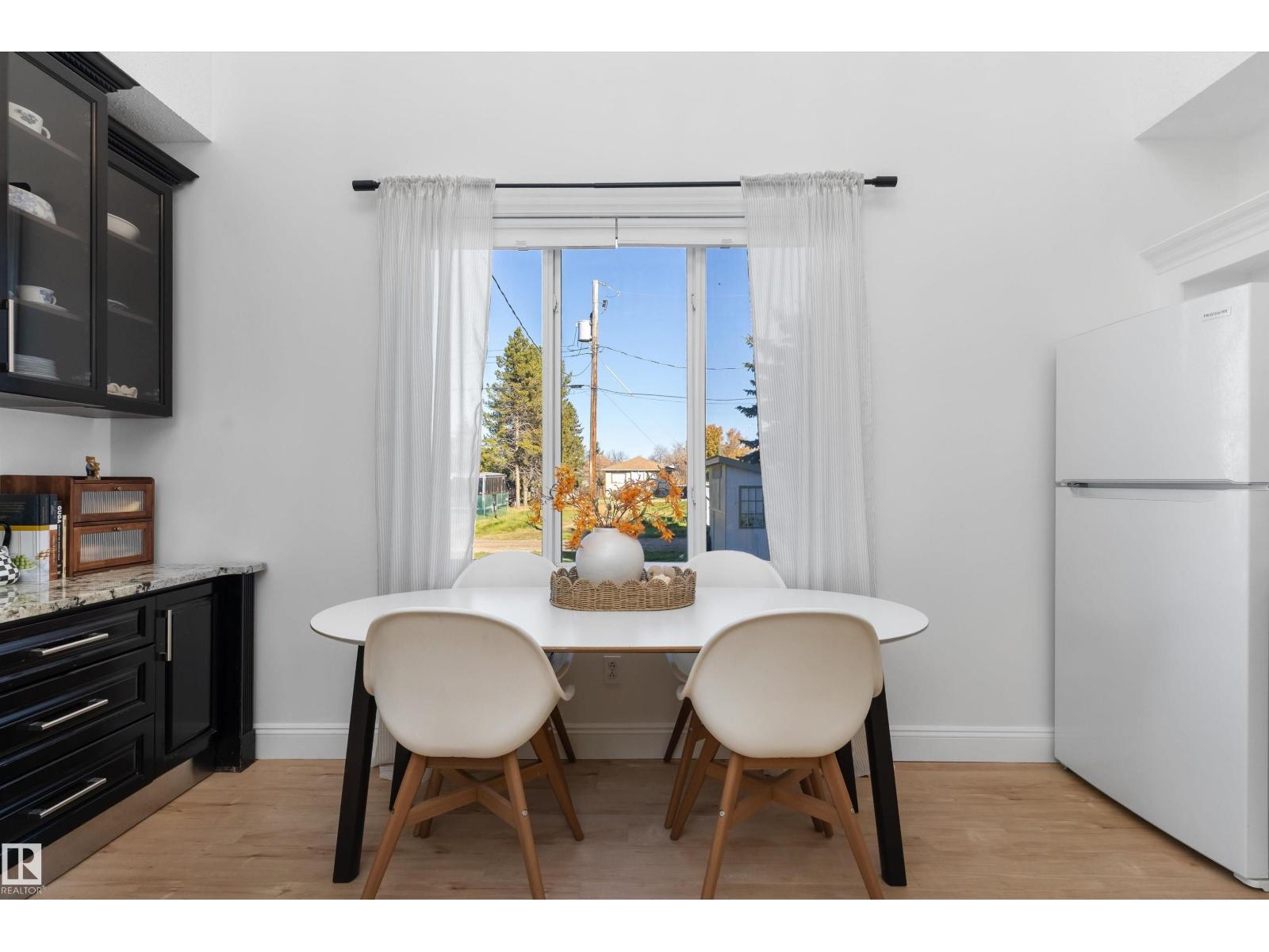 5016 52 Av Property Photo 23