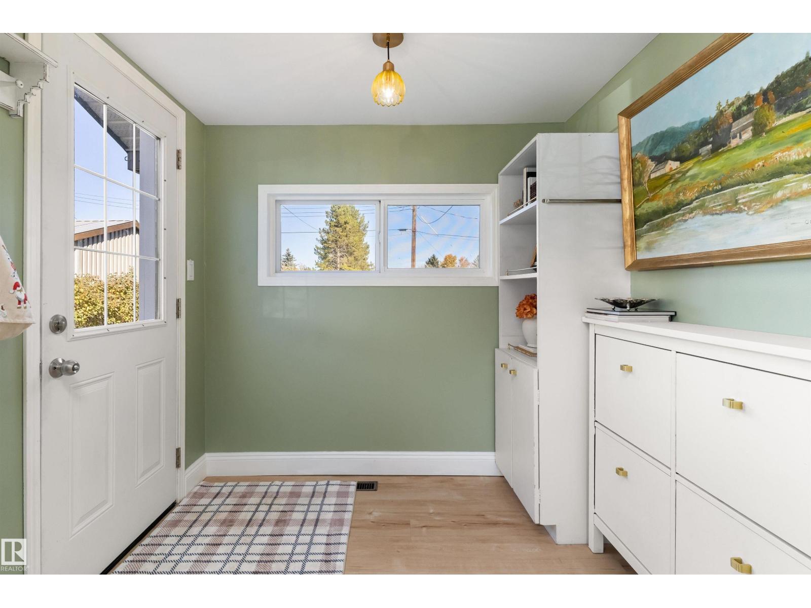 5016 52 Av Property Photo 25
