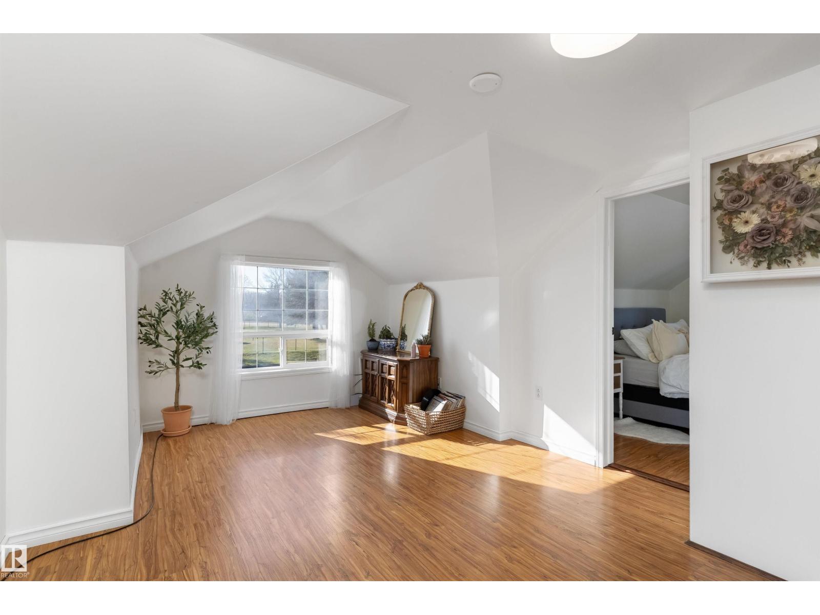 5016 52 Av Property Photo 30