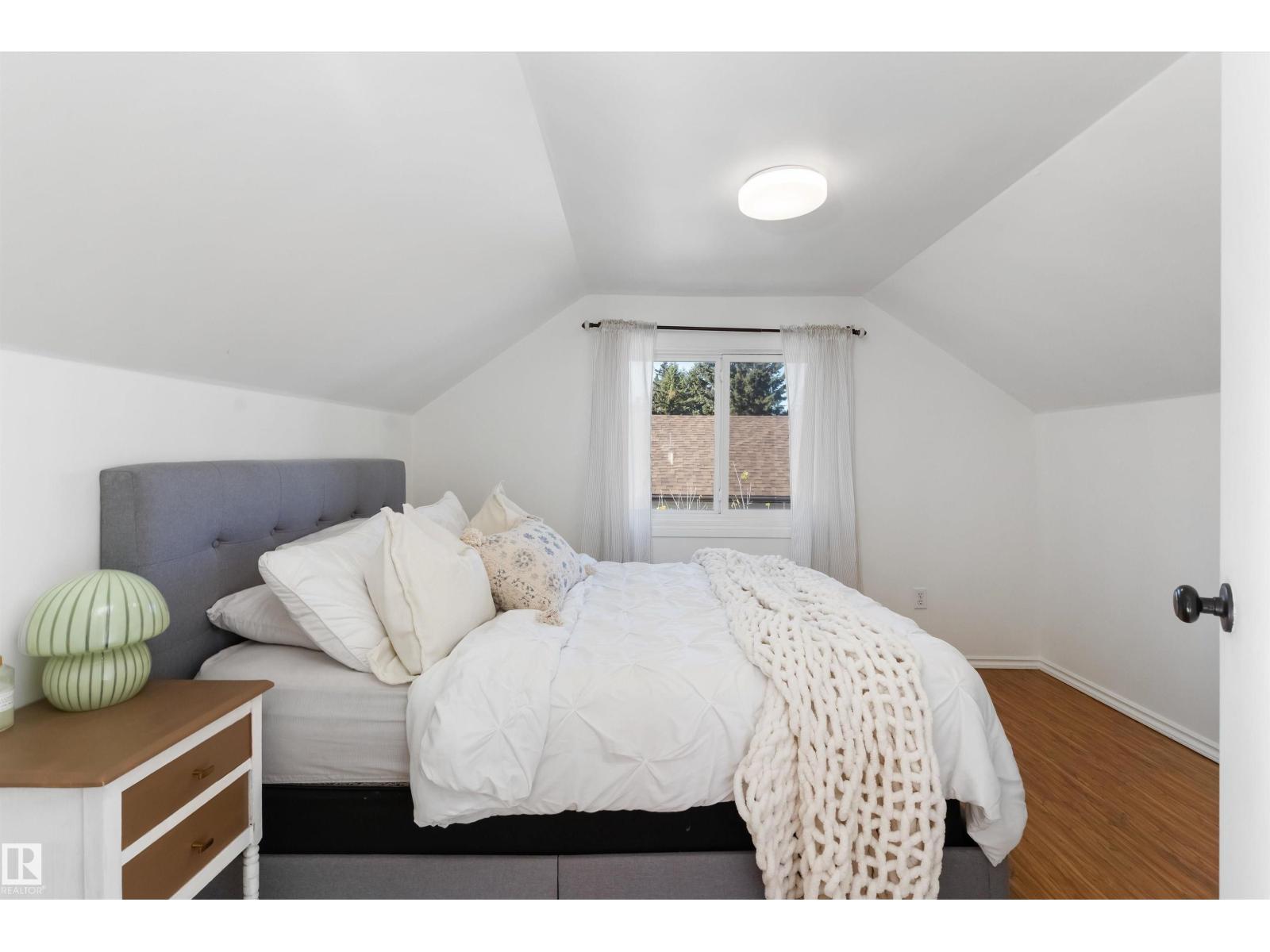 5016 52 Av Property Photo 33