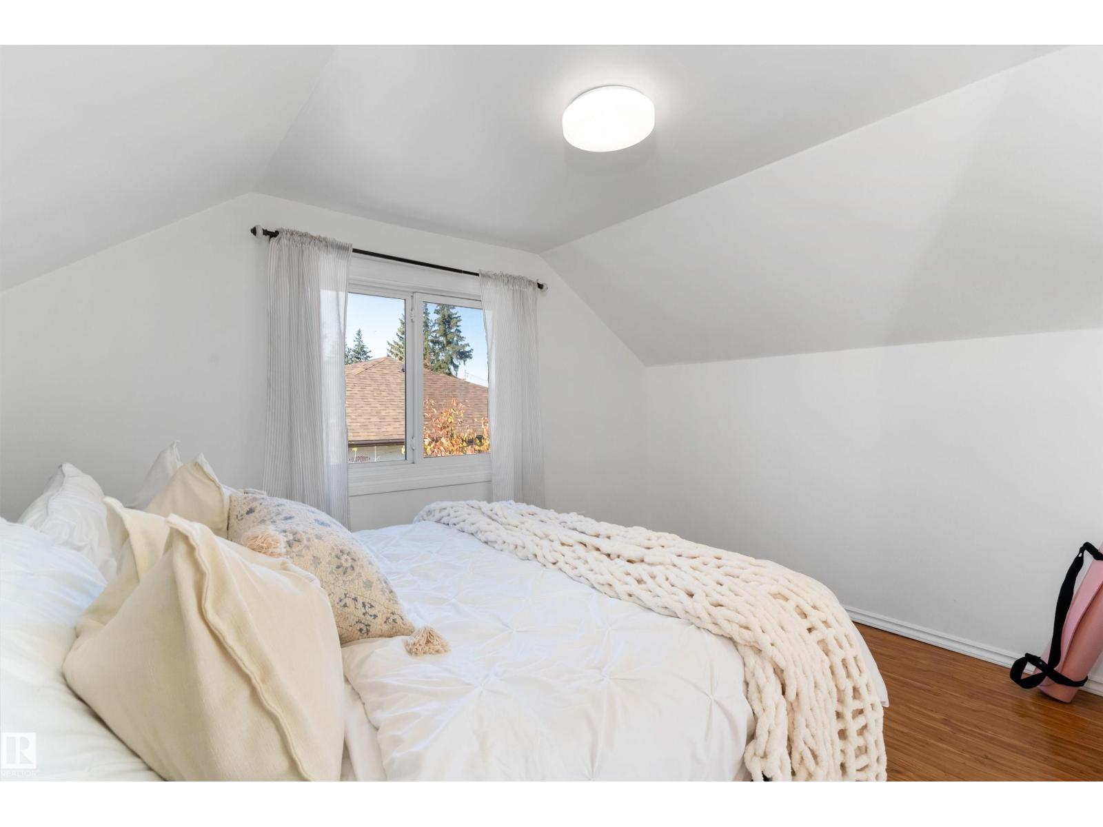 5016 52 Av Property Photo 34