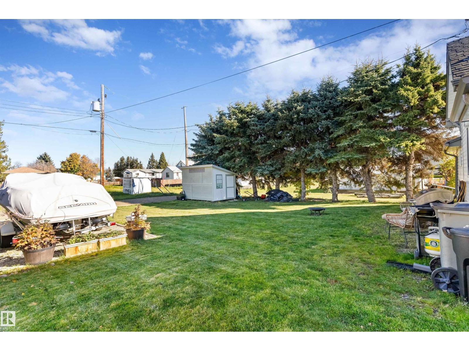 5016 52 Av Property Photo 36