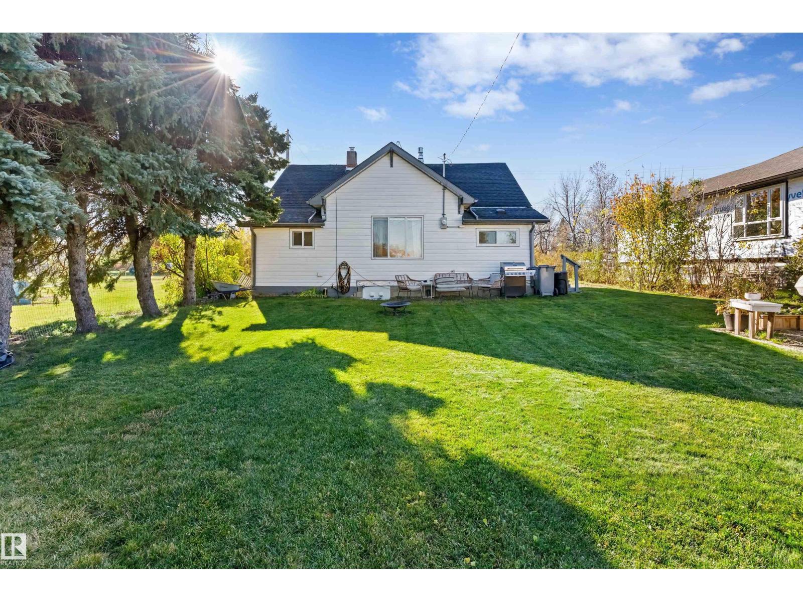5016 52 Av Property Photo 38