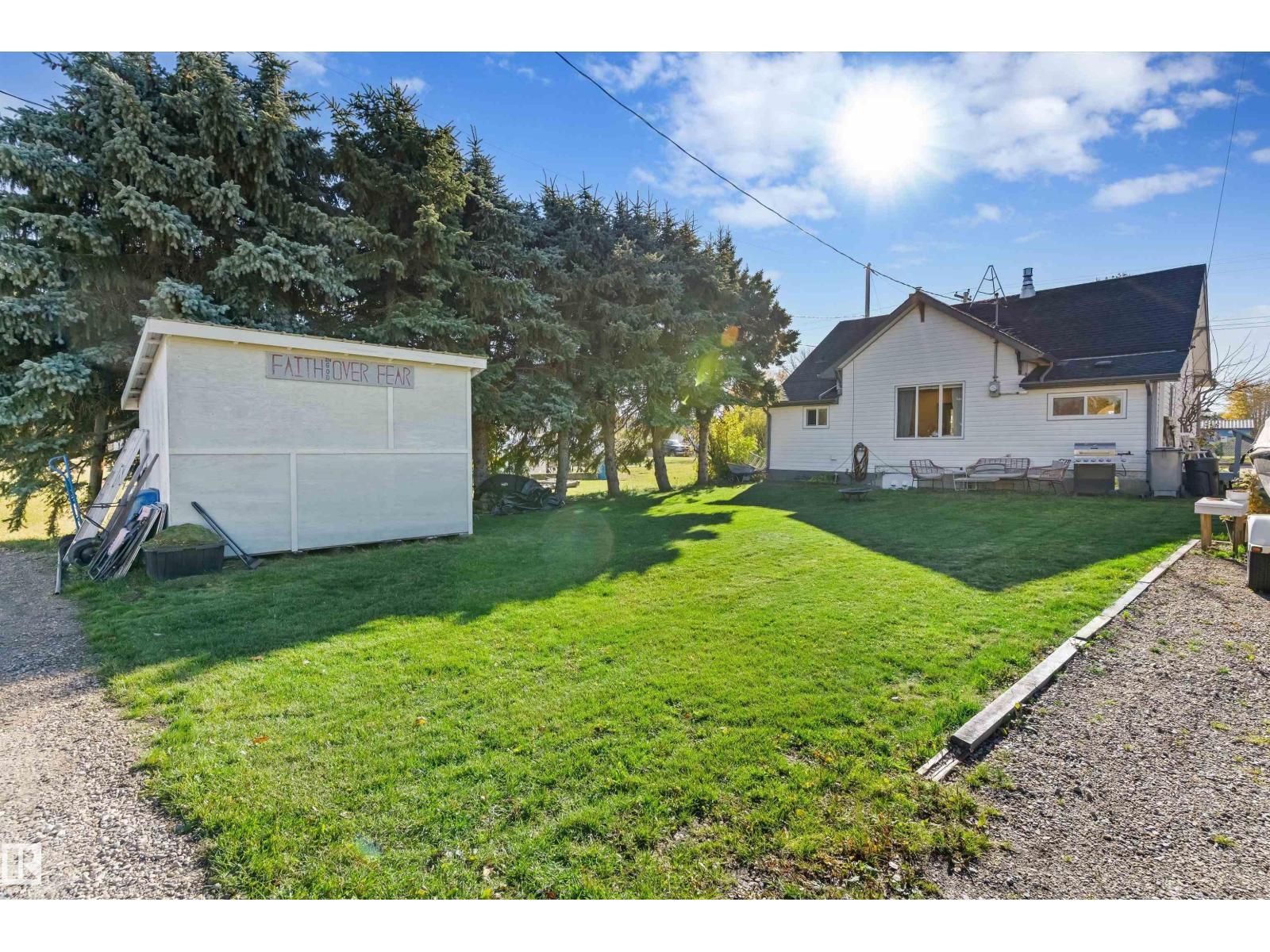 5016 52 Av Property Photo 39