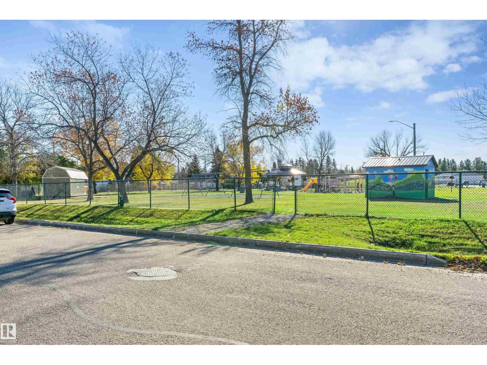 5016 52 Av Property Photo 43