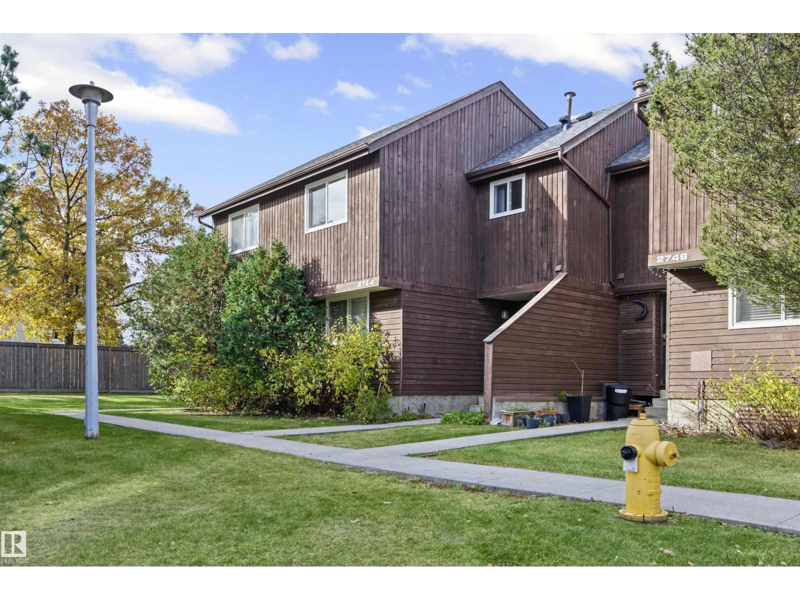 2744 105 St Nw Property Photo 2