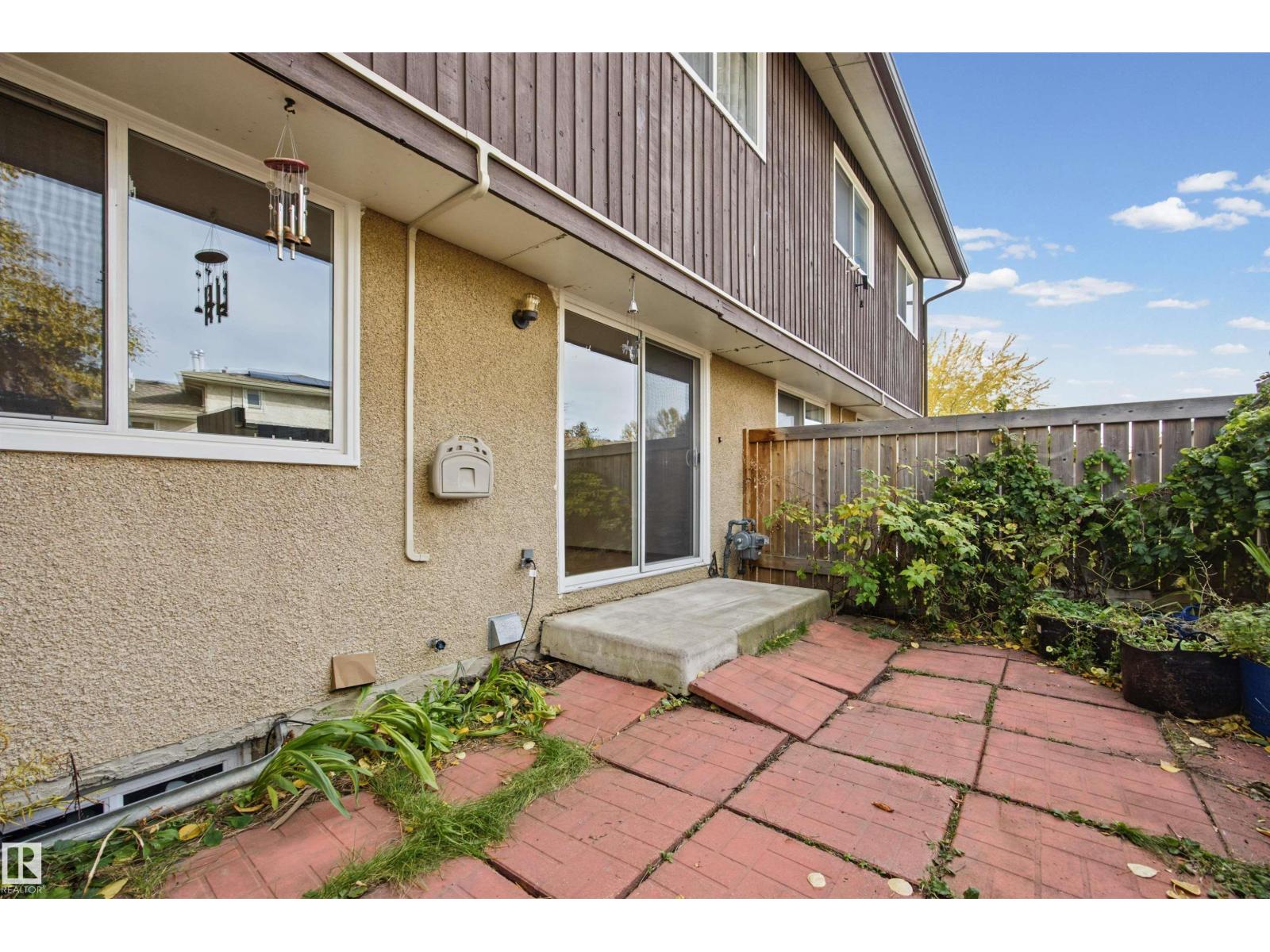 2744 105 St Nw Property Photo 6