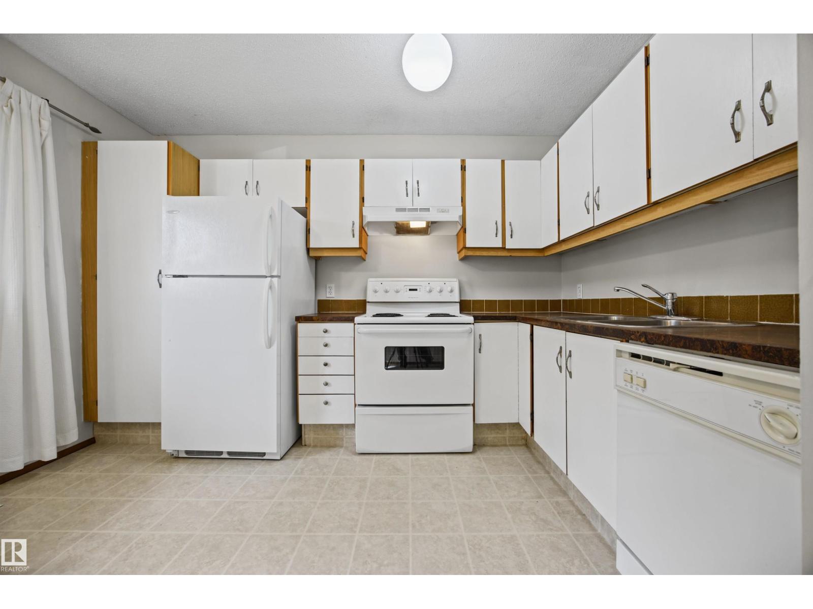 2744 105 St Nw Property Photo 13
