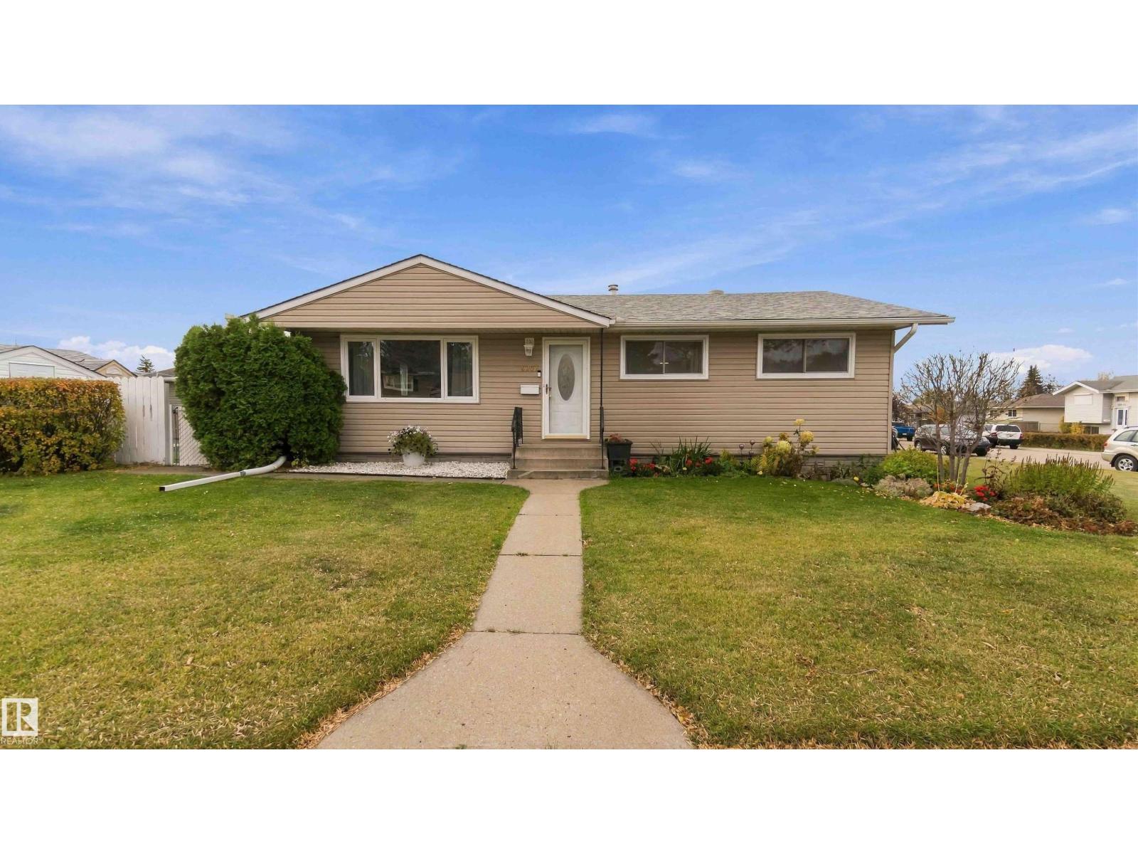 6207 146 Av Nw Property Photo 3