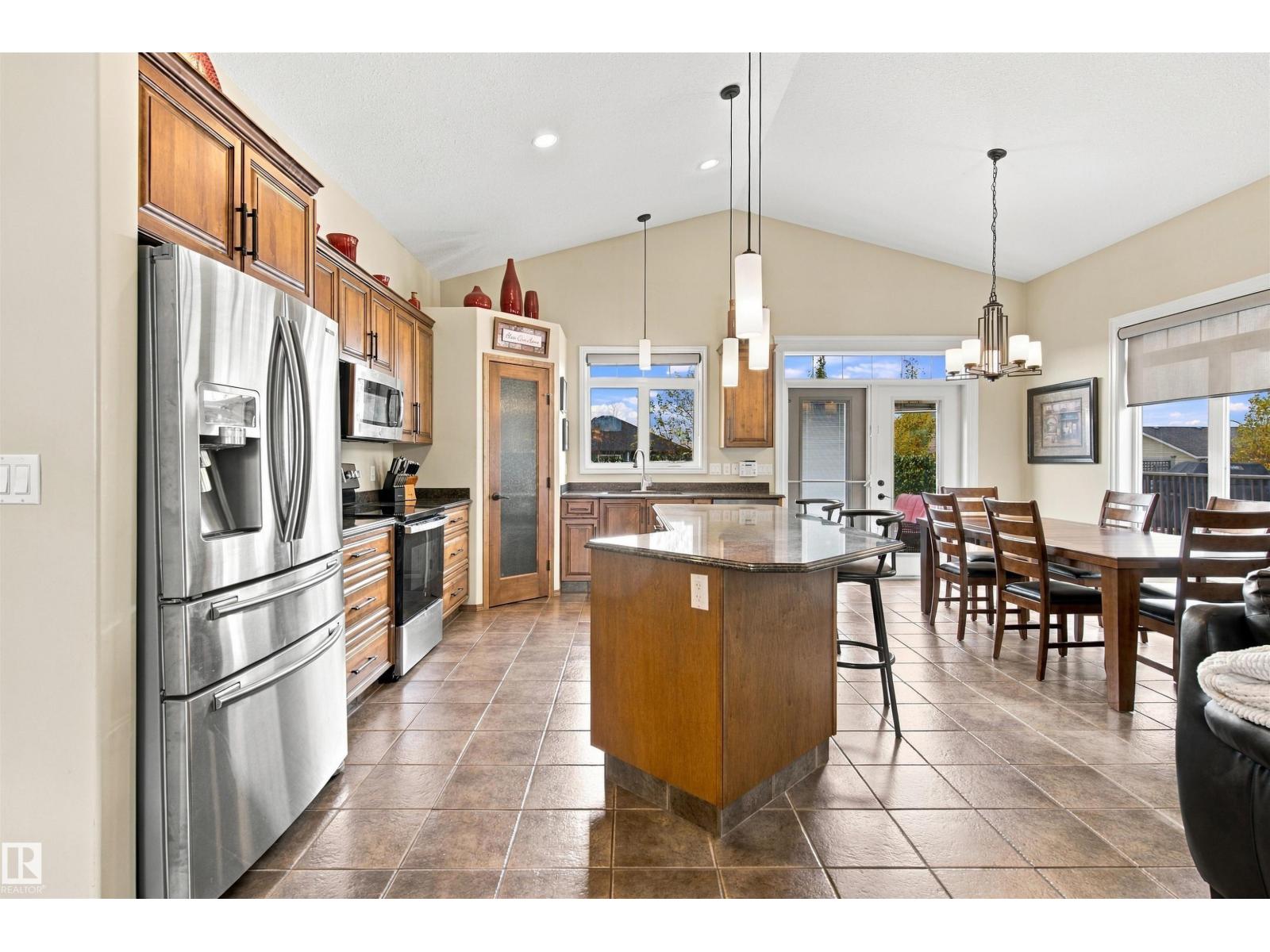 4923 59 Av Property Photo 5