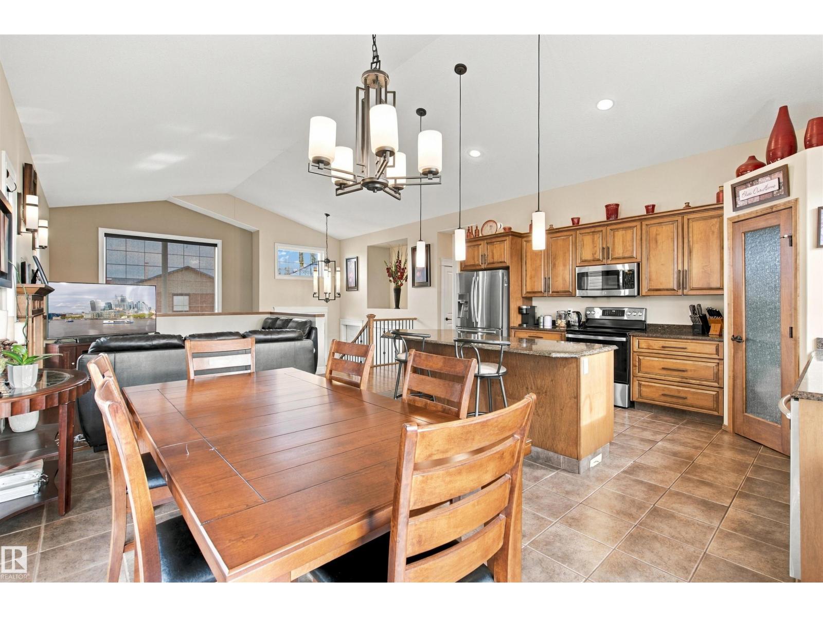 4923 59 Av Property Photo 9