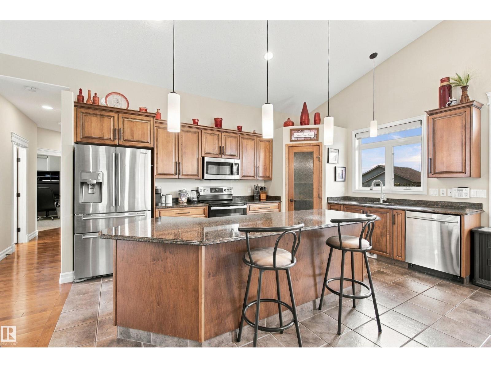 4923 59 Av Property Photo 10