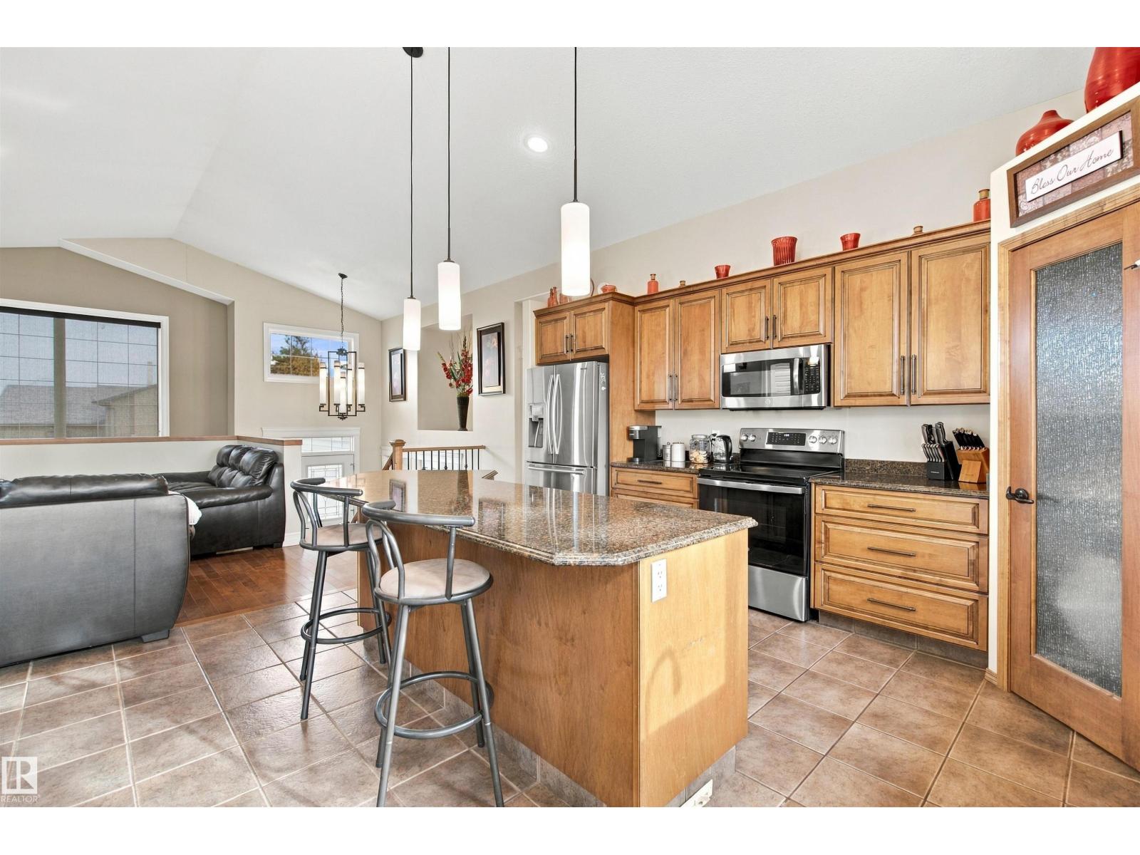 4923 59 Av Property Photo 11