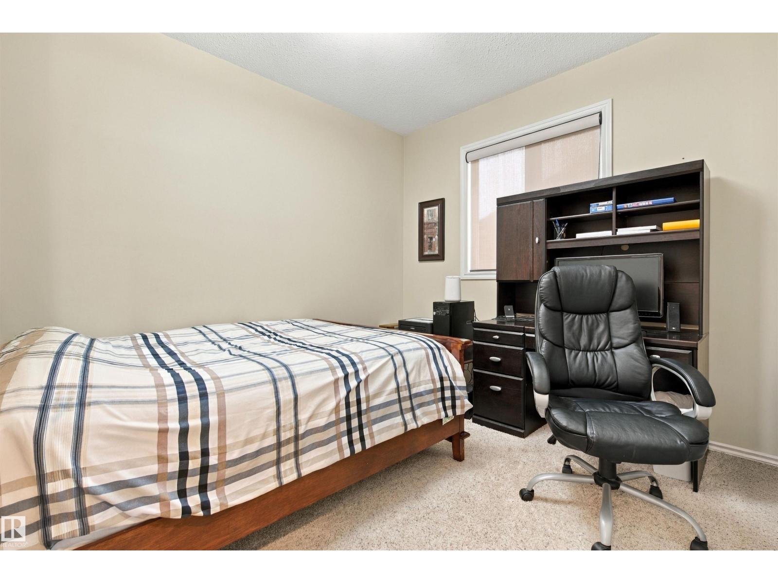4923 59 Av Property Photo 16