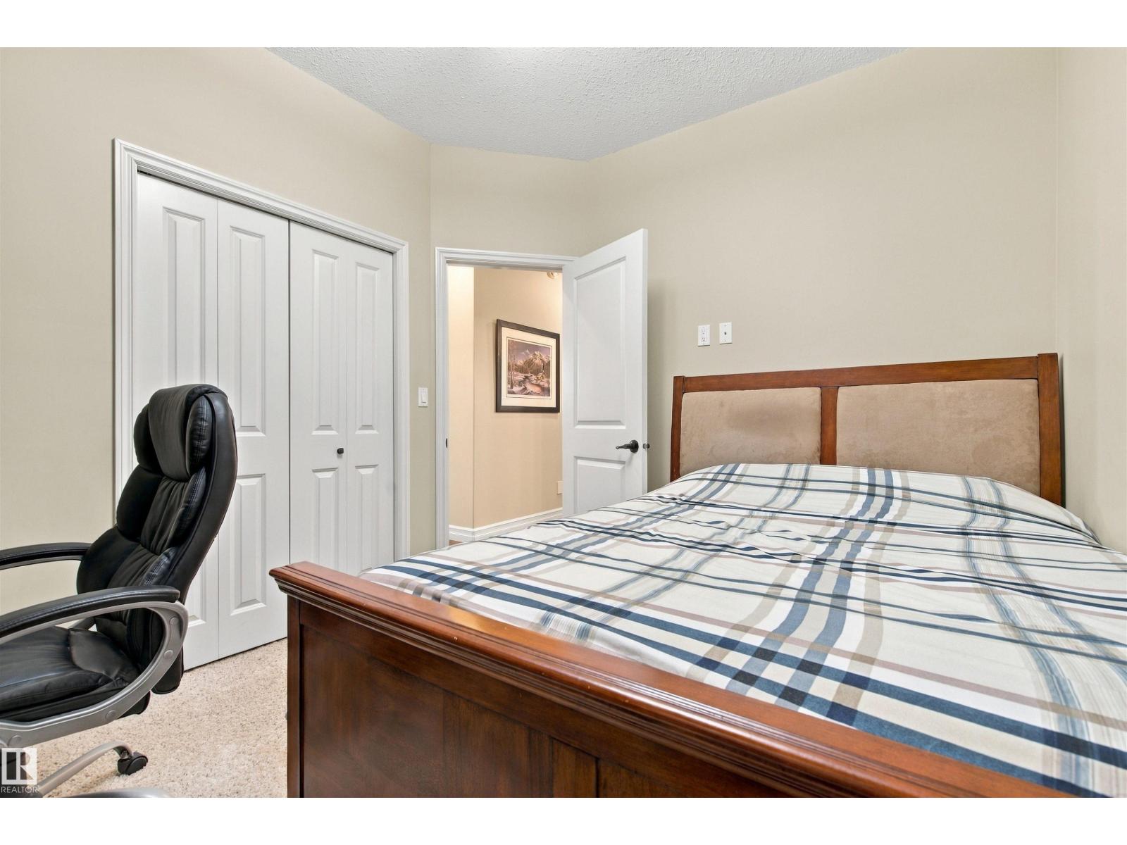 4923 59 Av Property Photo 17